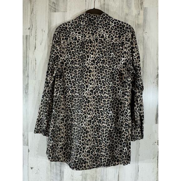 Chicos Wrinkle Resistant Button Up Size 2 or Large  Roll Tab Sleeves Leopard - Picture 2 of 9